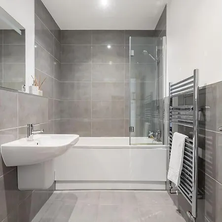 Porthminster View Luxury Sea Views Balcony, Parking, Pool, & Gym *