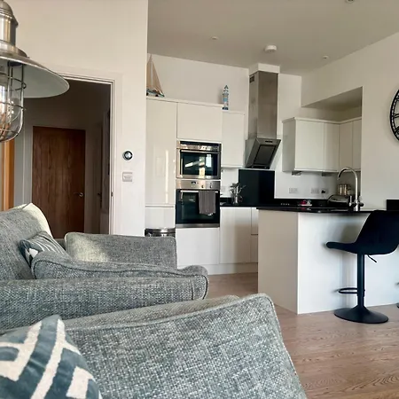 Porthminster View Luxury Sea Views Balcony, Parking, Pool, & Gym